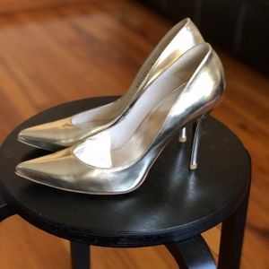 Stuart Weitzman Pointed Toe Pump